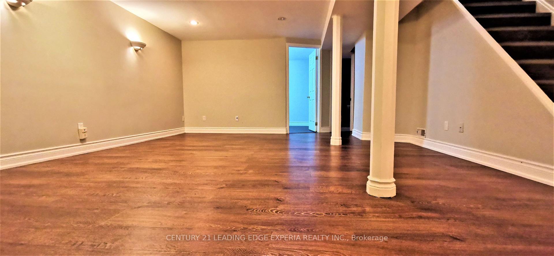 Photo 18 of 37 Sir Brandiles Place, Markham, Markham Village — HOMEH