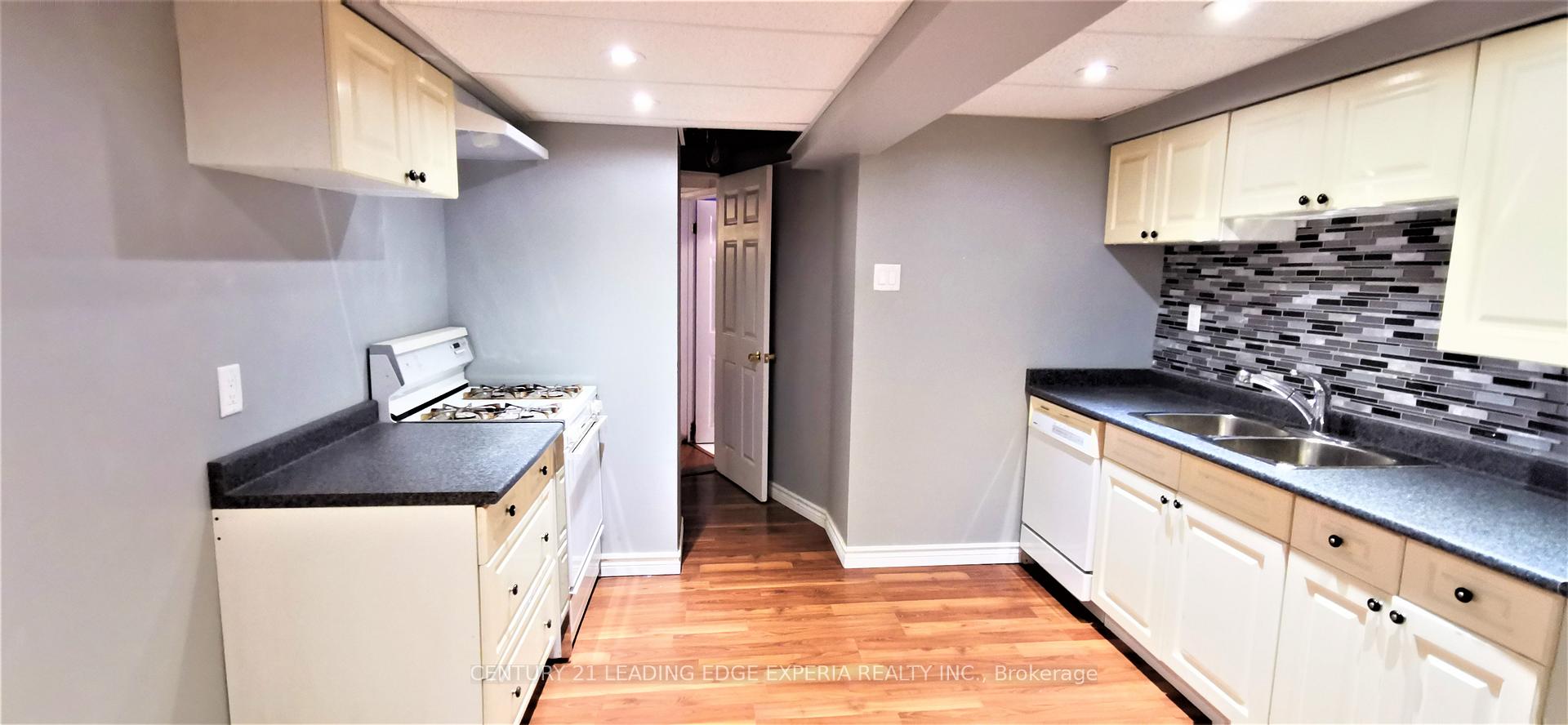 Photo 21 of 37 Sir Brandiles Place, Markham, Markham Village — HOMEH
