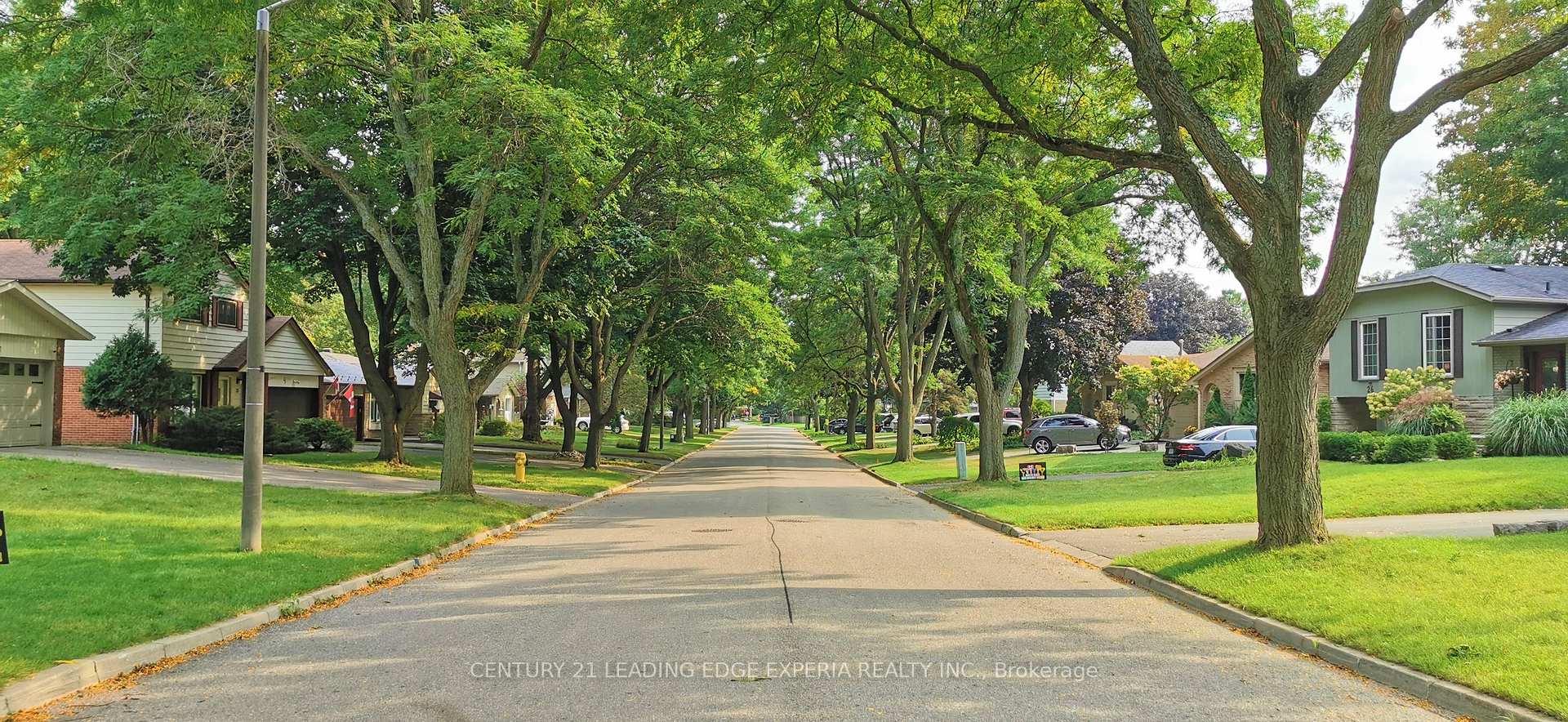 Photo 24 of 37 Sir Brandiles Place, Markham, Markham Village — HOMEH