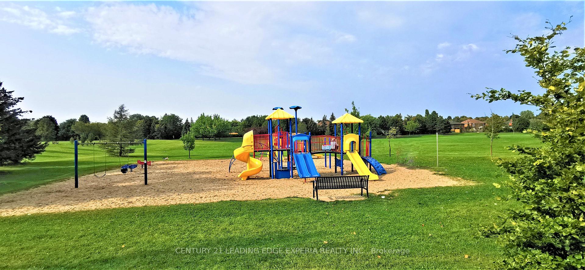 Photo 25 of 37 Sir Brandiles Place, Markham, Markham Village — HOMEH