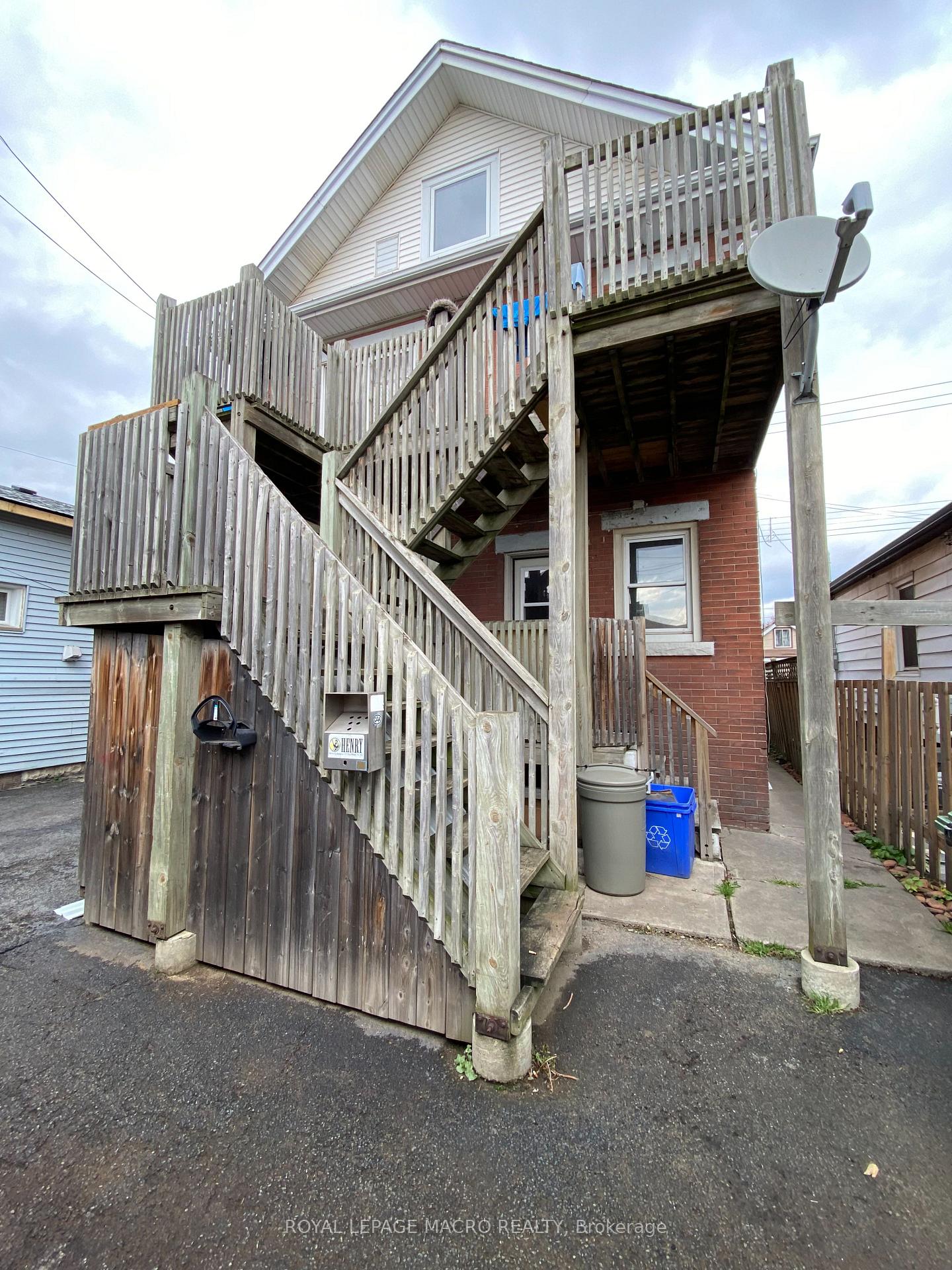 Photo 2 of Unit Unit 1, 522 Roxborough Avenue, Hamilton, Homeside — HOMEH