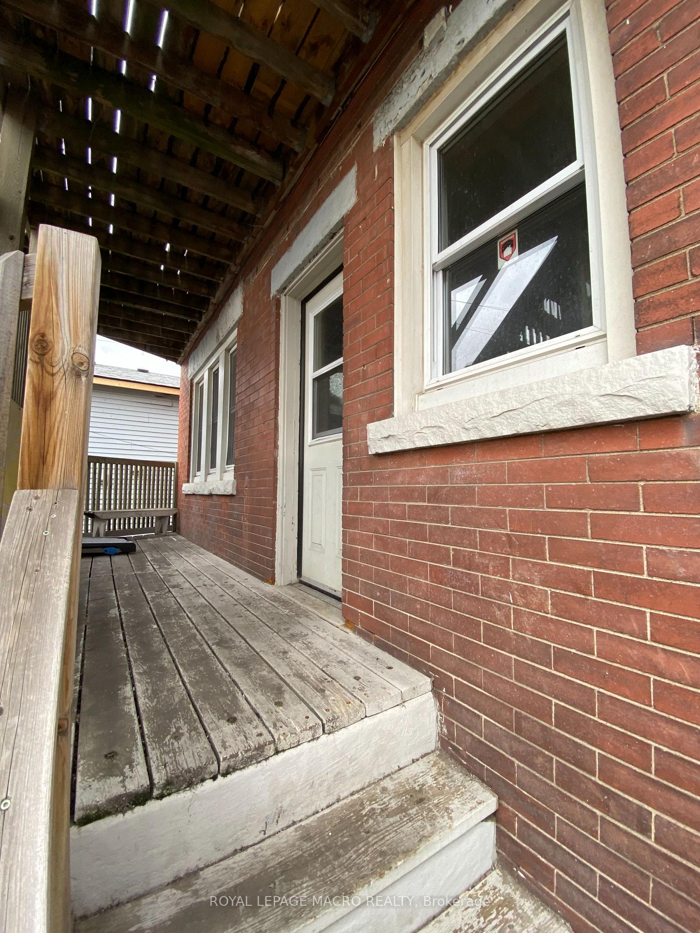 Photo 3 of Unit Unit 1, 522 Roxborough Avenue, Hamilton, Homeside — HOMEH