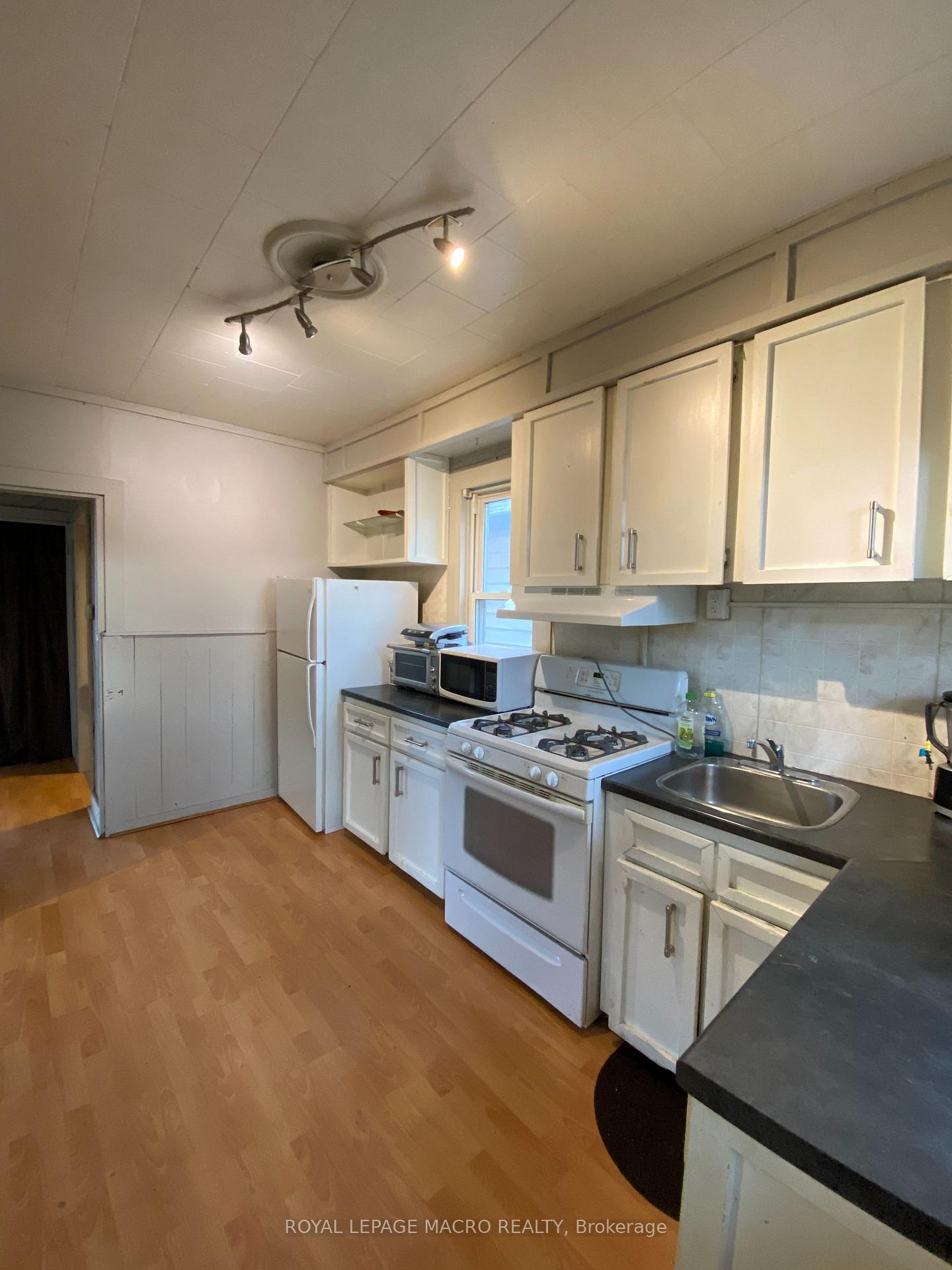 Photo 4 of Unit Unit 1, 522 Roxborough Avenue, Hamilton, Homeside — HOMEH