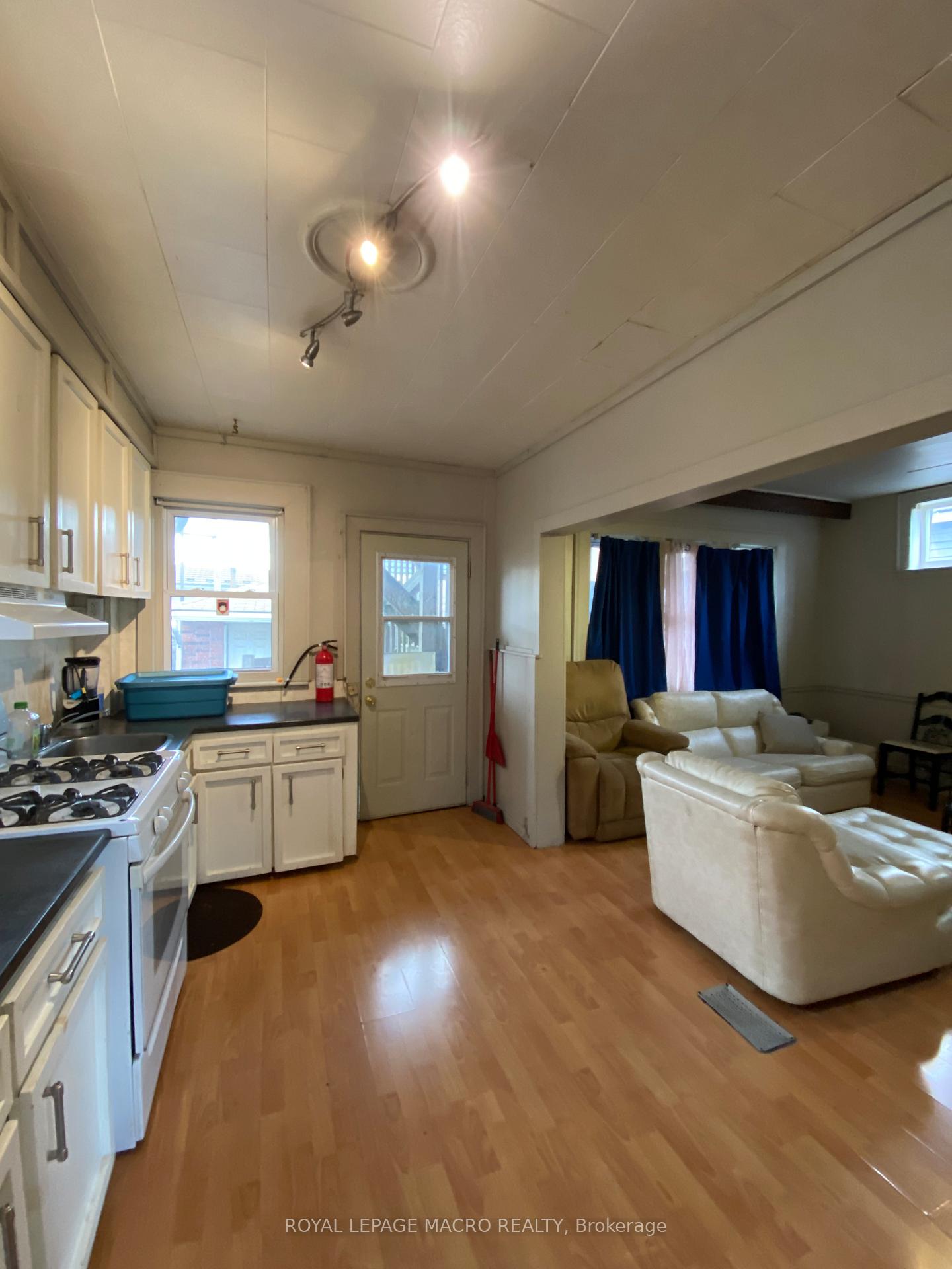 Photo 5 of Unit Unit 1, 522 Roxborough Avenue, Hamilton, Homeside — HOMEH