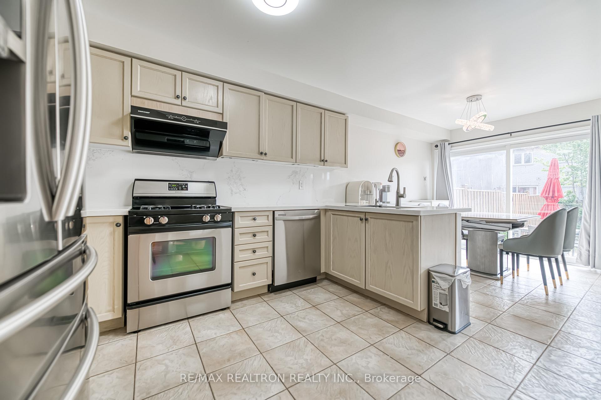 Photo 4 of 65 Harry Blaylock Drive E, Markham, Greensborough — HOMEH