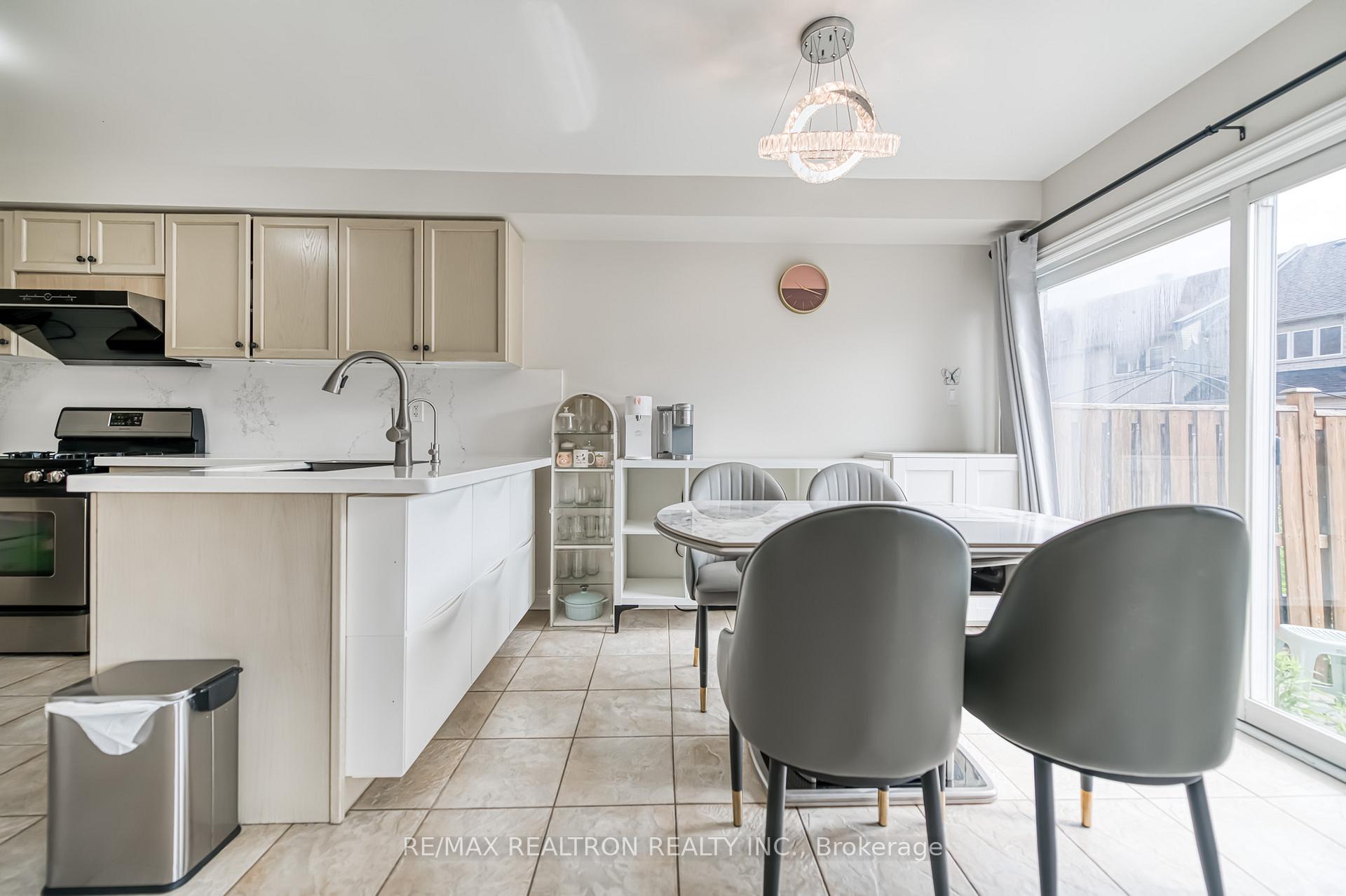 Photo 14 of 65 Harry Blaylock Drive E, Markham, Greensborough — HOMEH