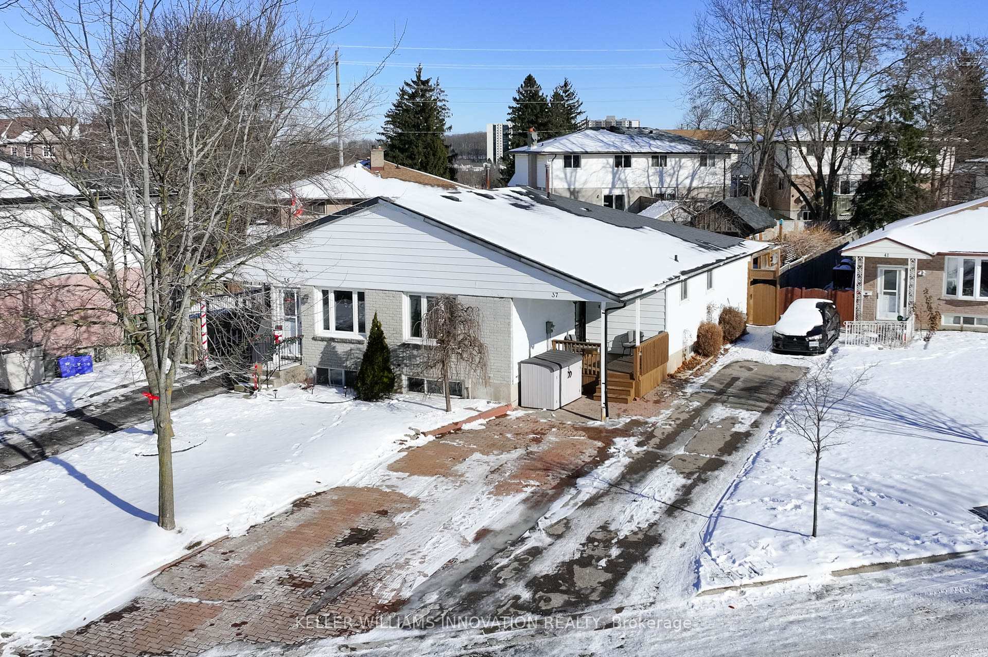 Photo 2 of 37 Harvest Court, Kitchener — HOMEH