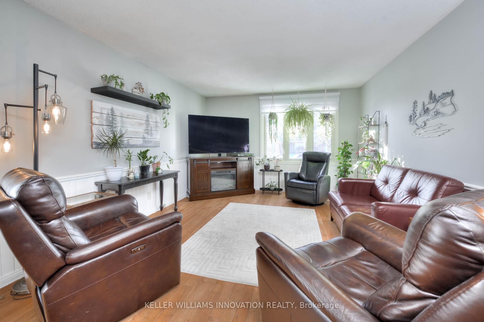 Photo 4 of 37 Harvest Court, Kitchener — HOMEH