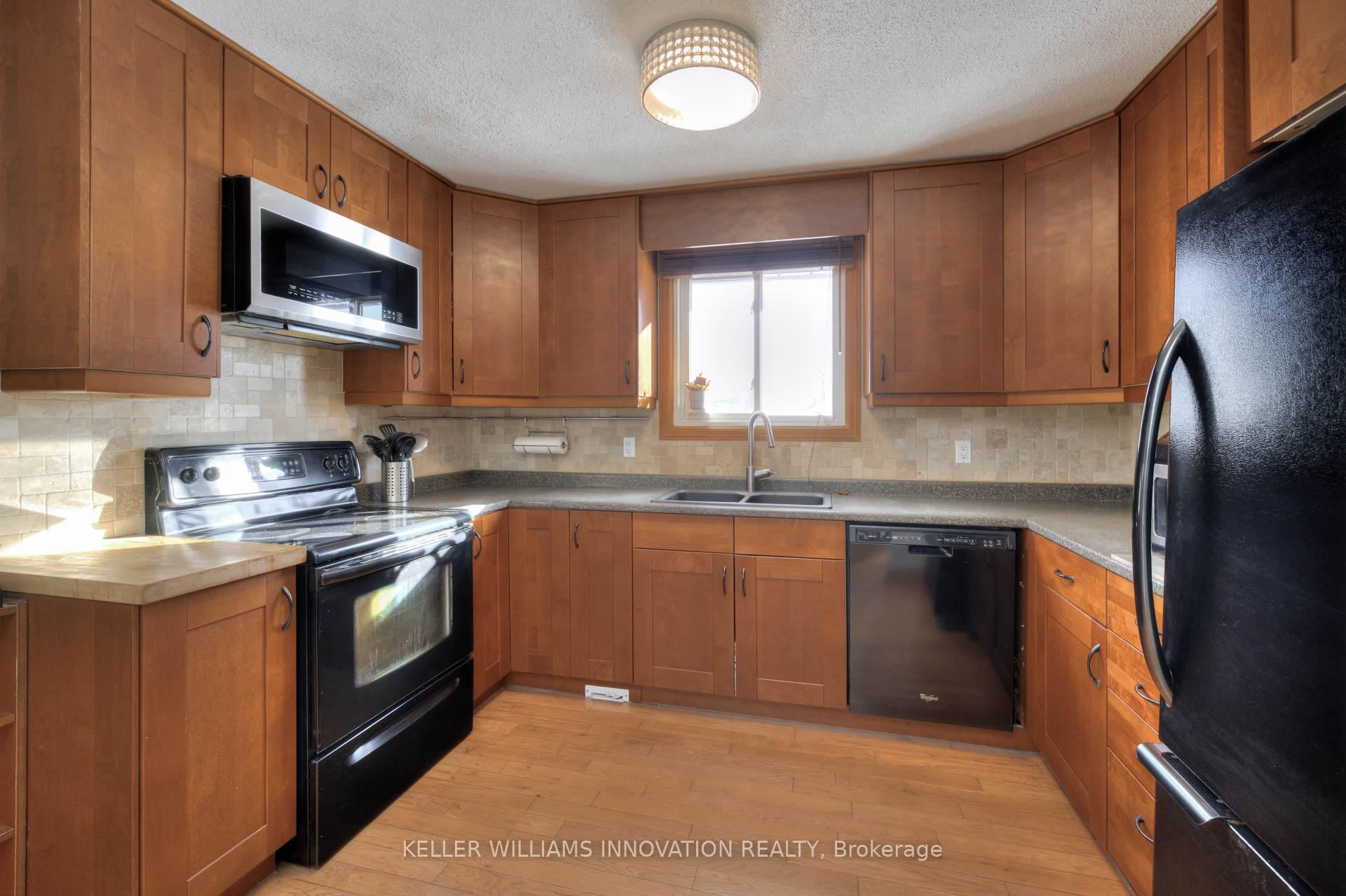 Photo 7 of 37 Harvest Court, Kitchener — HOMEH
