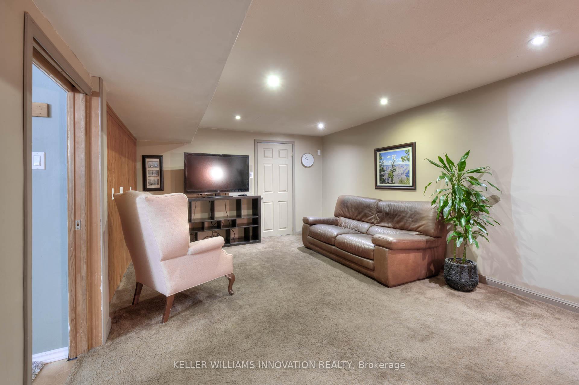Photo 13 of 37 Harvest Court, Kitchener — HOMEH