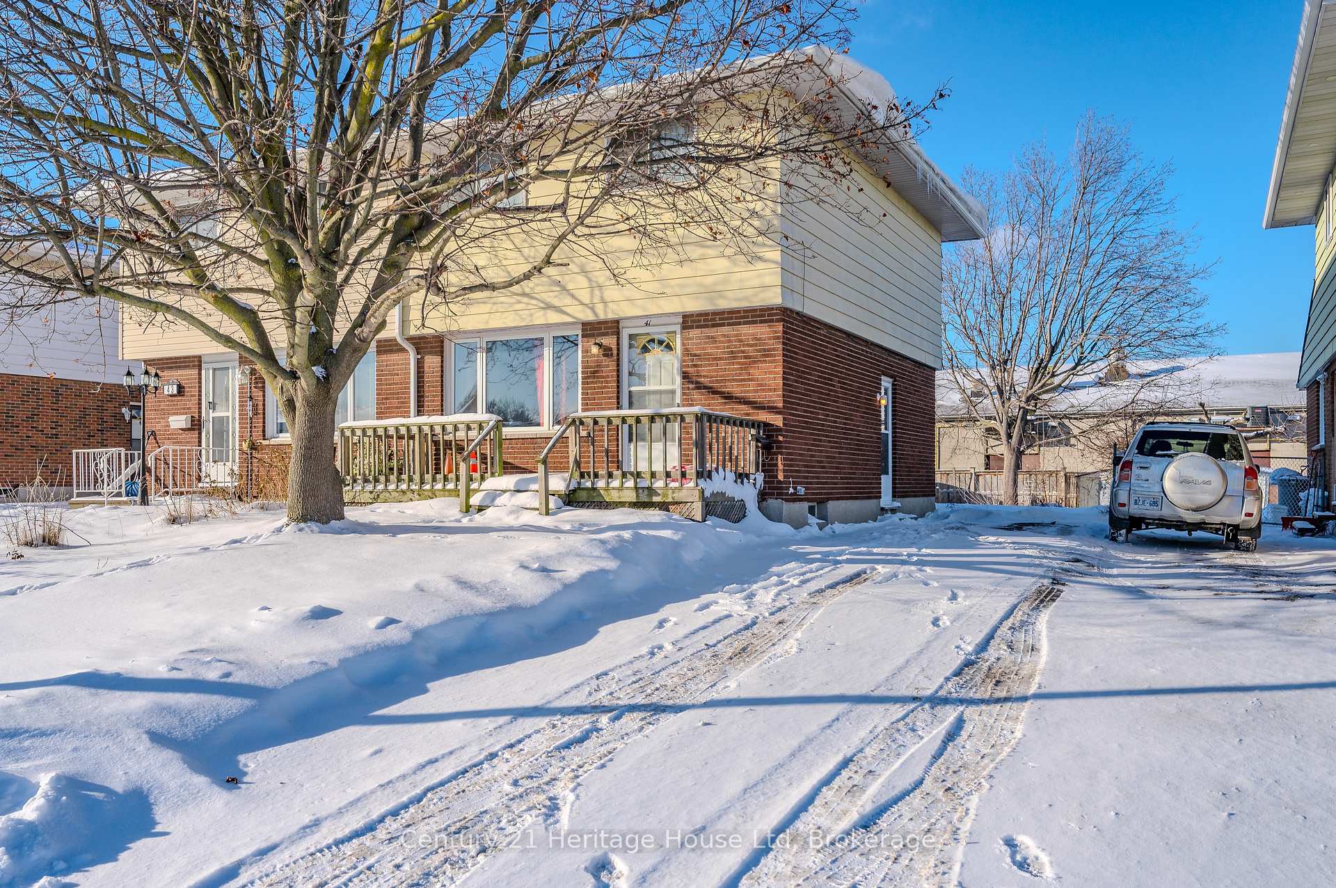 Photo 2 of 41 Roberts Crescent, Kitchener — HOMEH