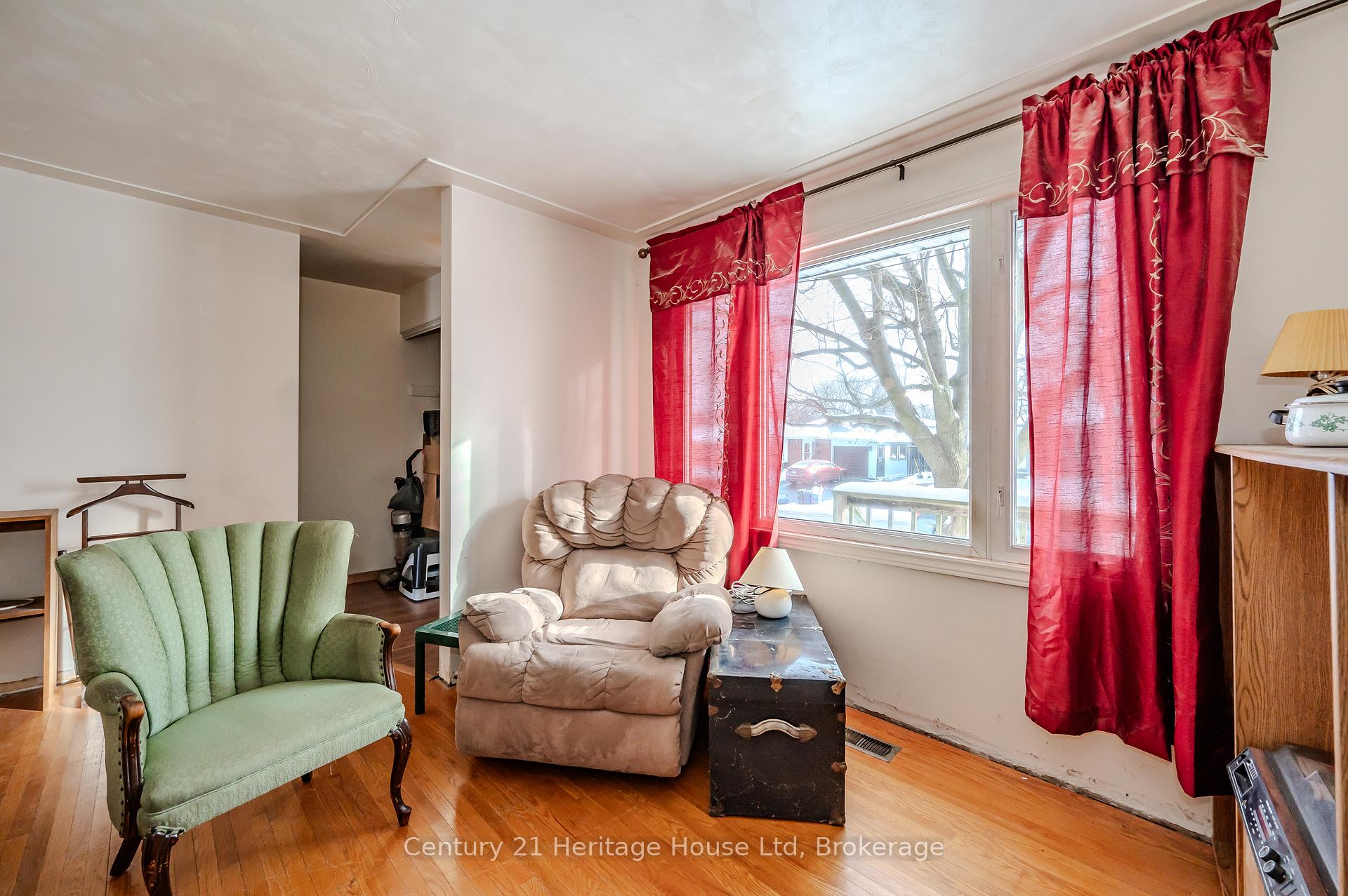 Photo 5 of 41 Roberts Crescent, Kitchener — HOMEH