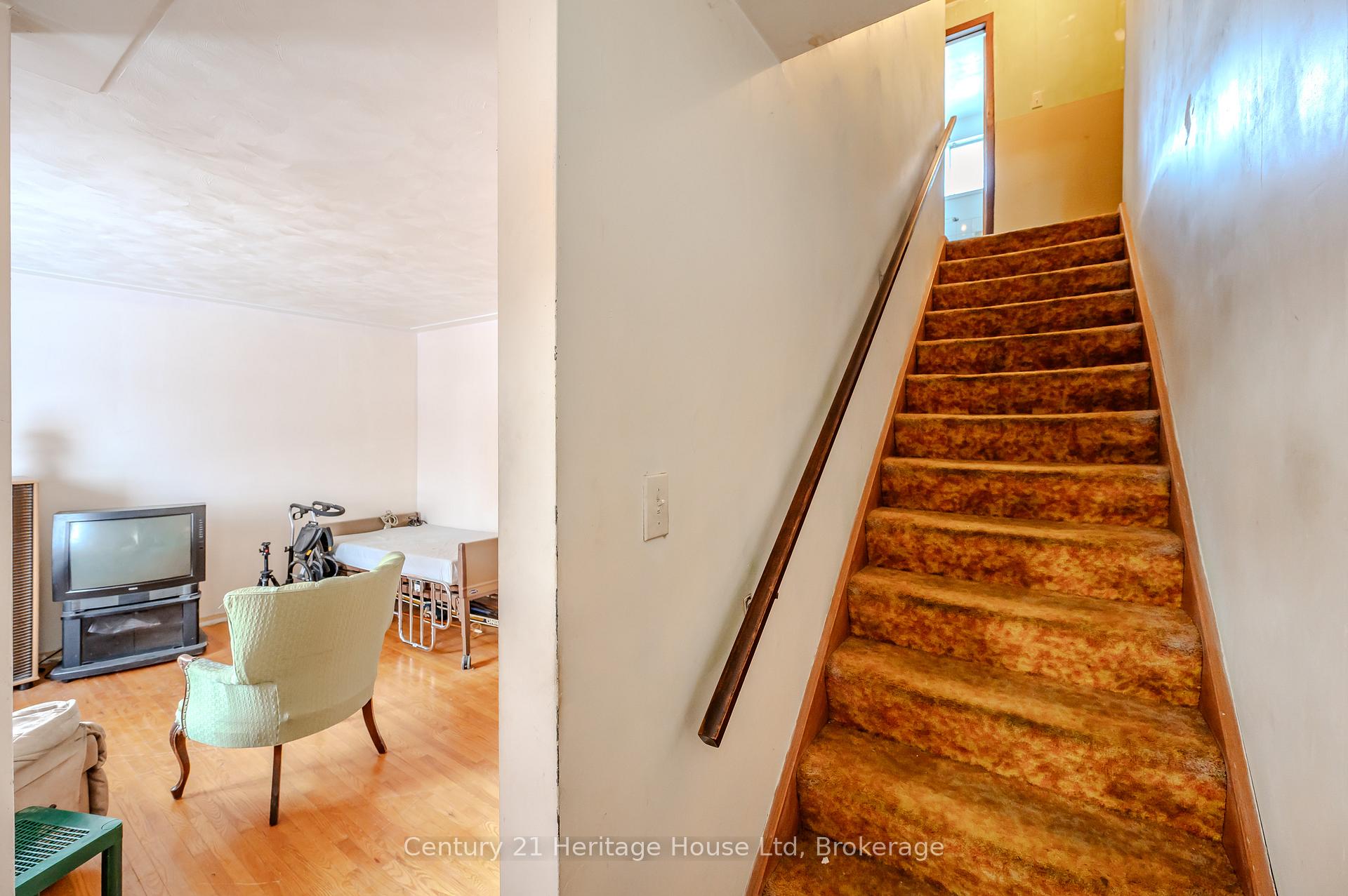 Photo 15 of 41 Roberts Crescent, Kitchener — HOMEH