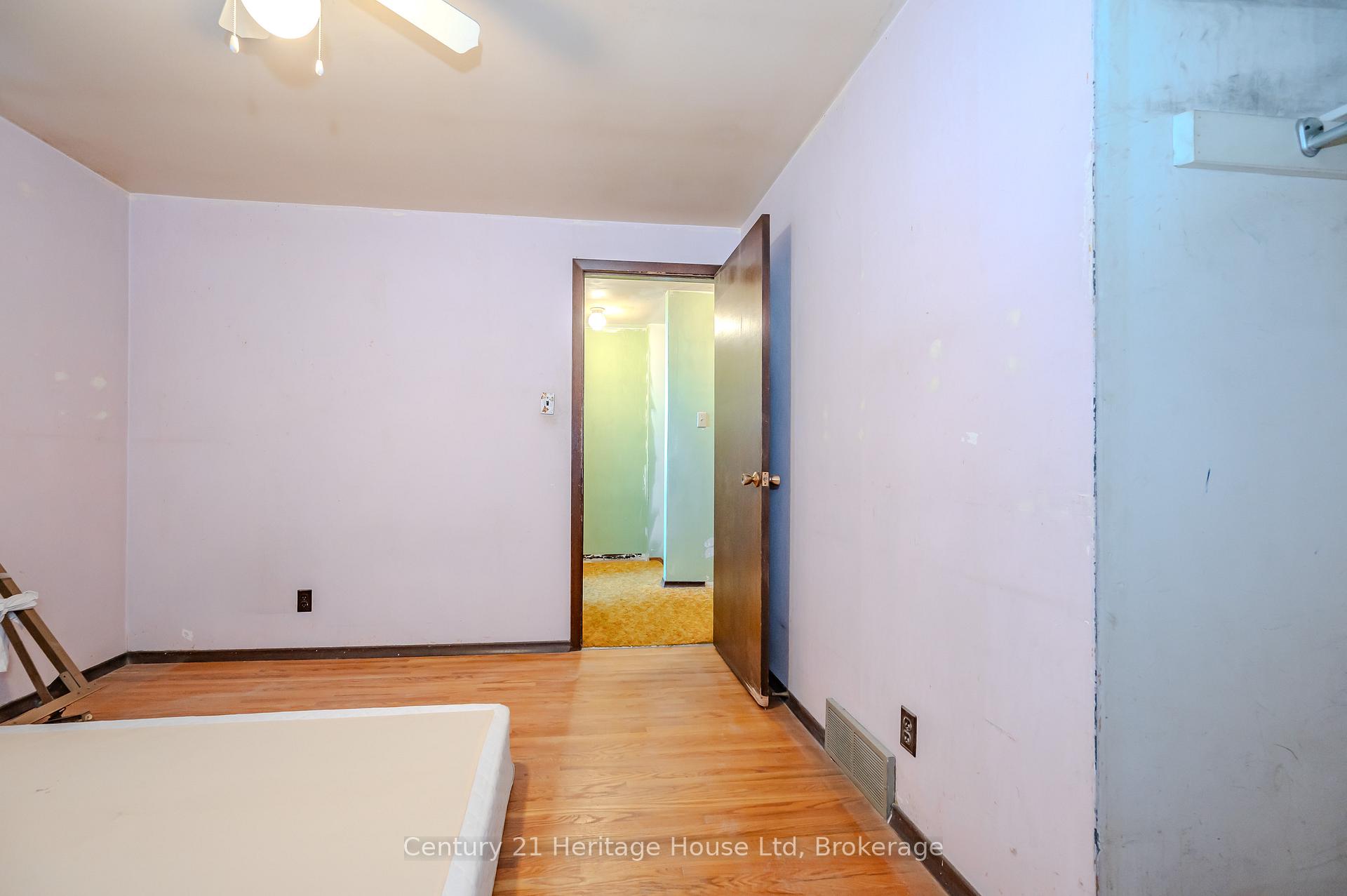 Photo 20 of 41 Roberts Crescent, Kitchener — HOMEH