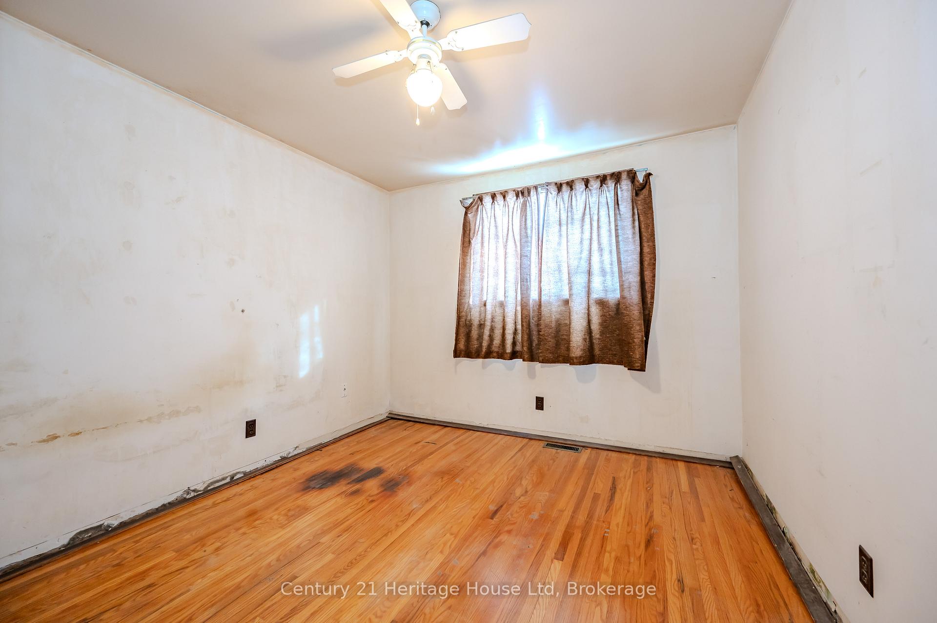 Photo 21 of 41 Roberts Crescent, Kitchener — HOMEH