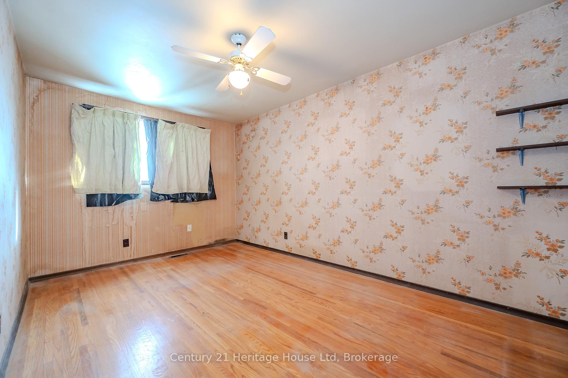 Photo 23 of 41 Roberts Crescent, Kitchener — HOMEH
