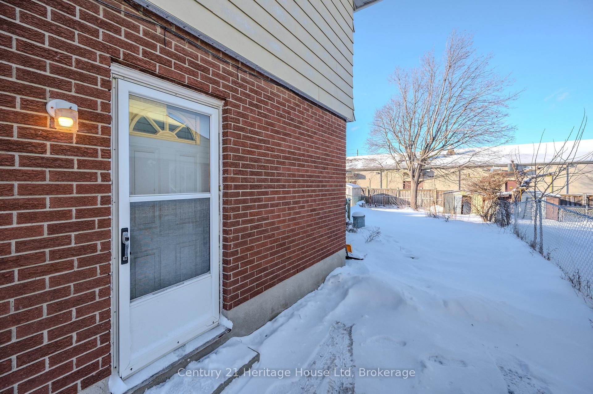 Photo 25 of 41 Roberts Crescent, Kitchener — HOMEH