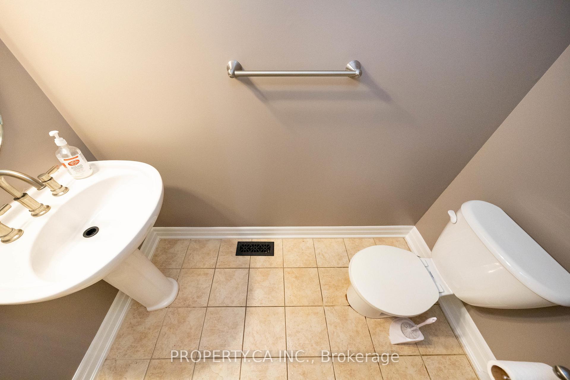 Photo 21 of 36 Bardoe Crescent, Milton, Scott — HOMEH