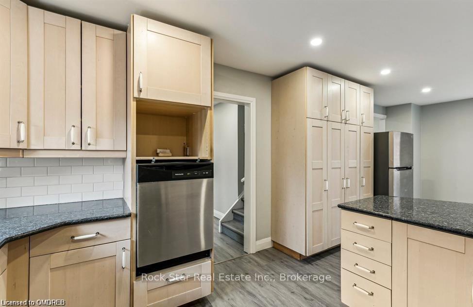 Photo 8 of Unit A, 131 Bell Avenue, Hamilton, Bartonville — HOMEH