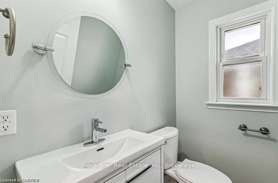Photo 11 of Unit A, 131 Bell Avenue, Hamilton, Bartonville — HOMEH