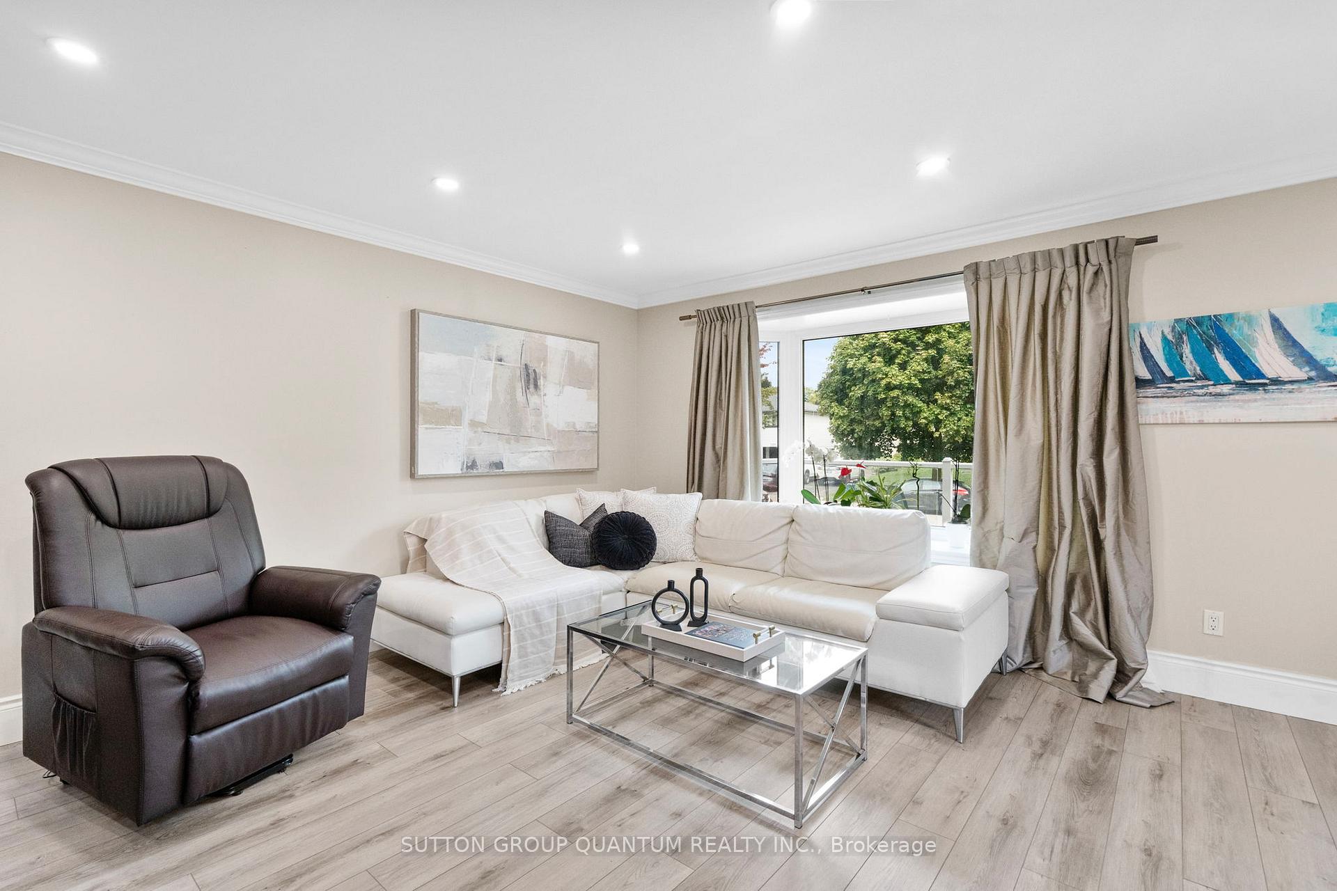 Photo 13 of 244 Bousfield Crescent, Milton, Dorset Park — HOMEH