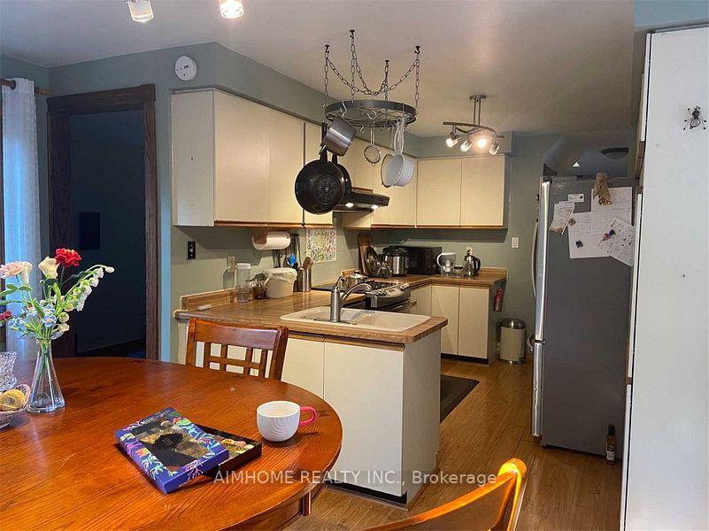 Photo 9 of 26 Coulson Court, Markham, Raymerville — HOMEH