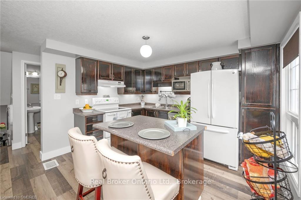 Photo 10 of 94 Rochefort Street, Kitchener — HOMEH