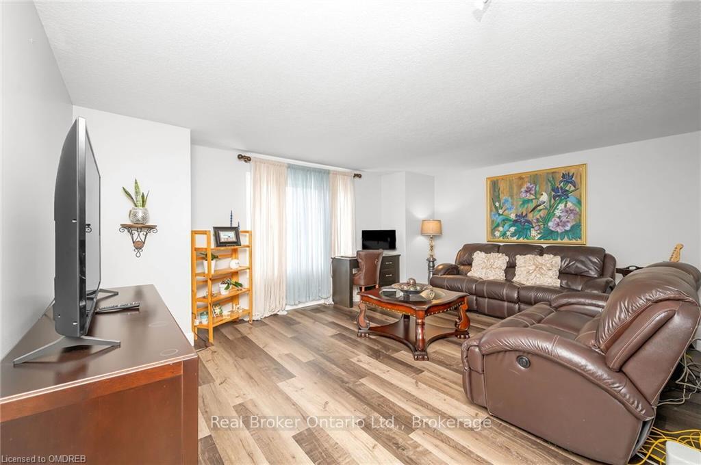 Photo 14 of 94 Rochefort Street, Kitchener — HOMEH