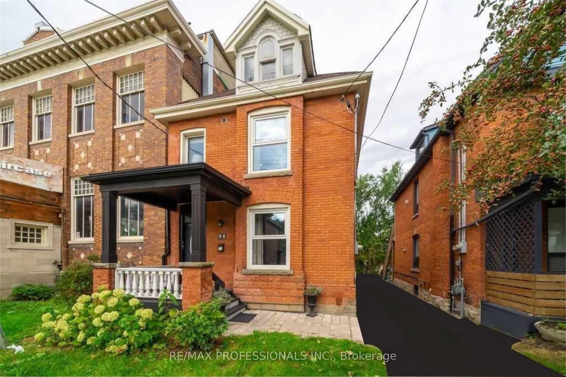 Front of Unit Main Floor, 31 Dundurn Street N