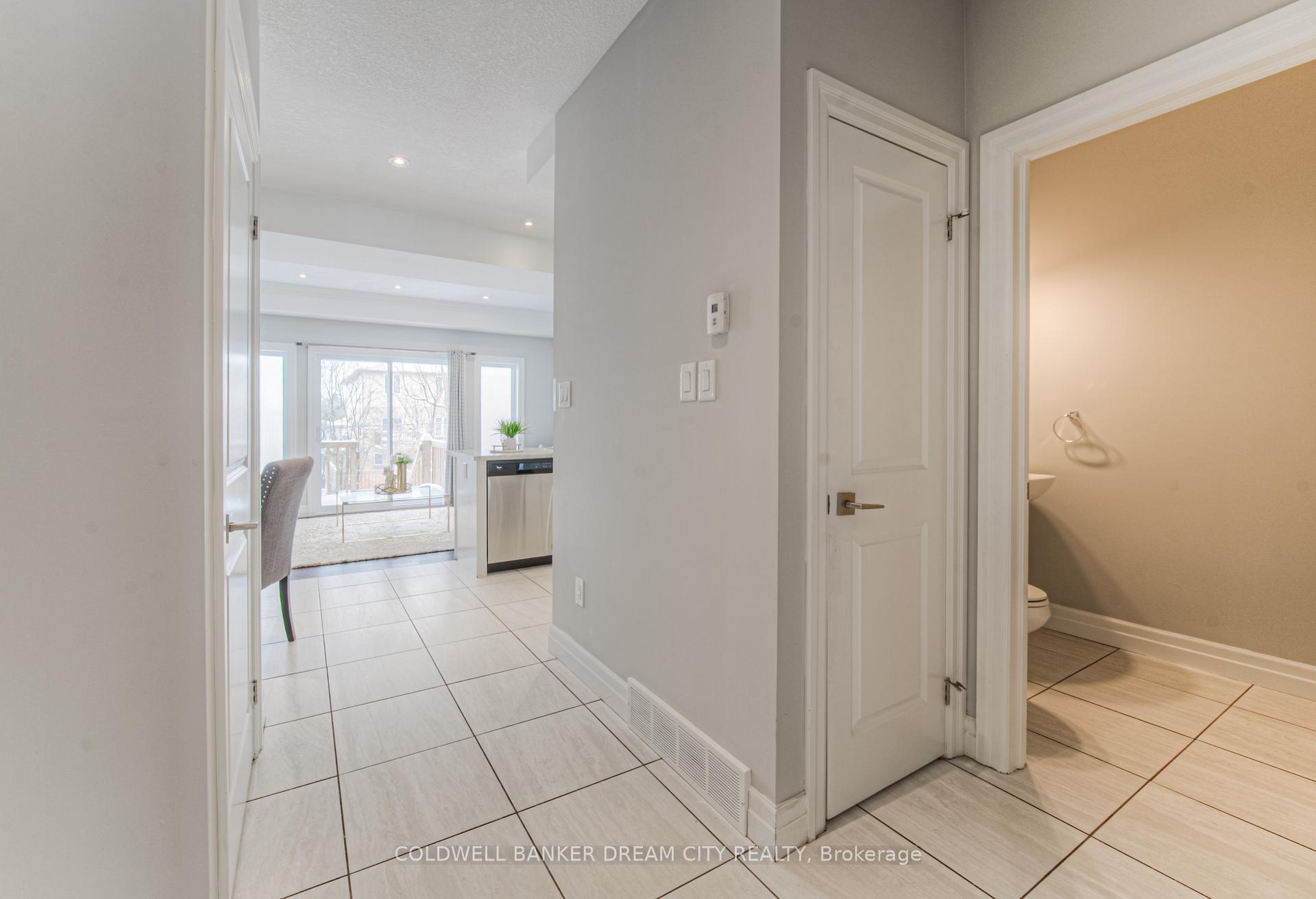 Photo 4 of 48 Fourth Avenue, Kitchener, Vanier - Kitchener — HOMEH