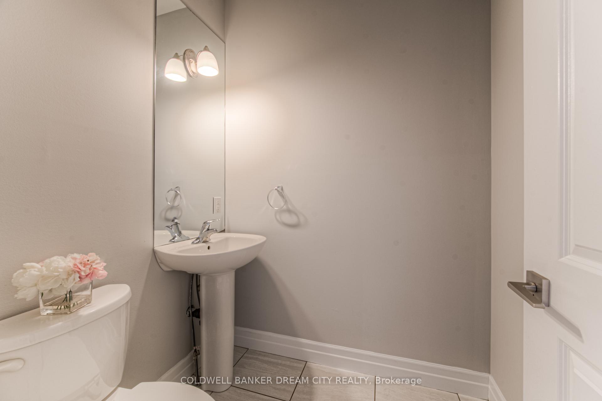 Photo 5 of 48 Fourth Avenue, Kitchener, Vanier - Kitchener — HOMEH