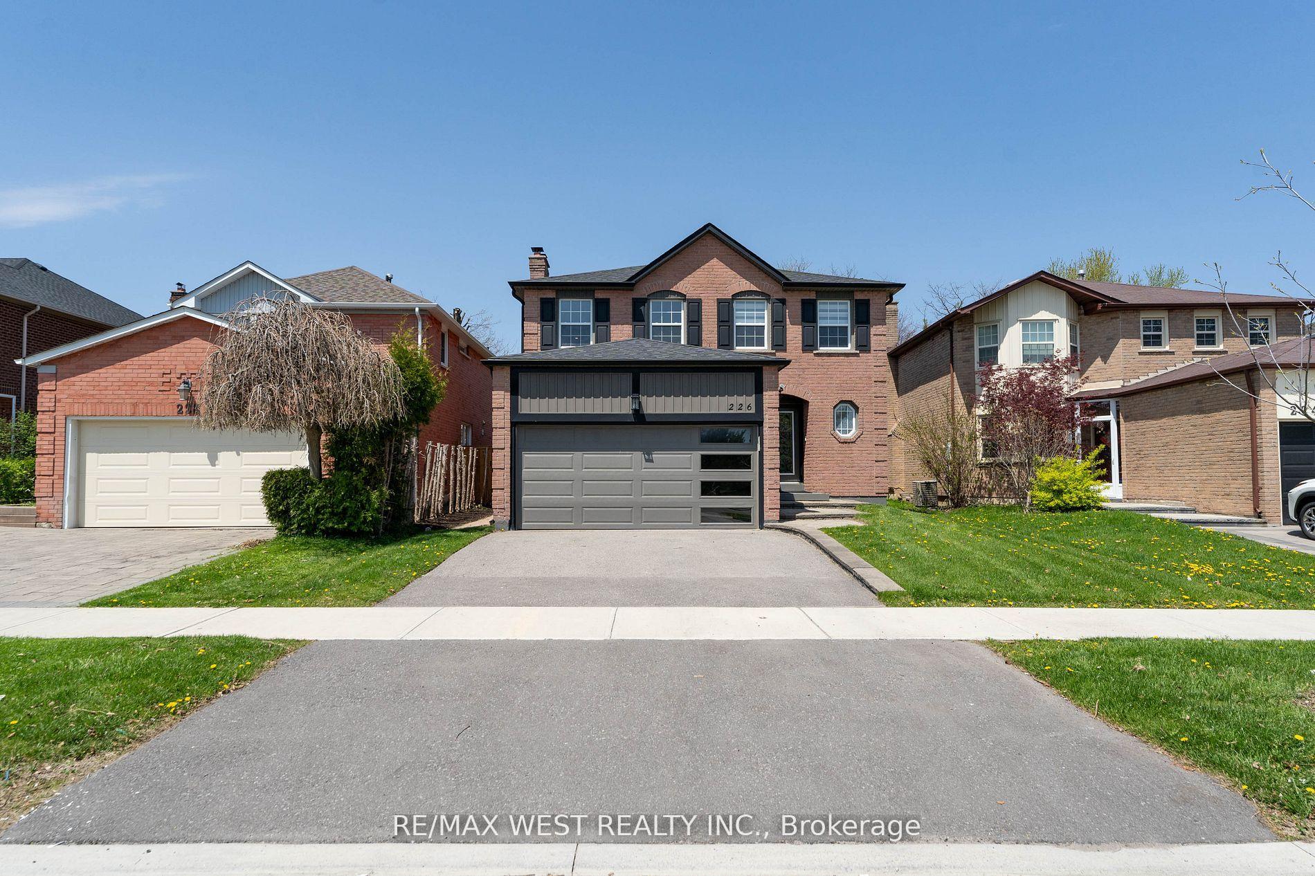Photo 3 of 226 Austin Drive, Markham, Unionville — HOMEH