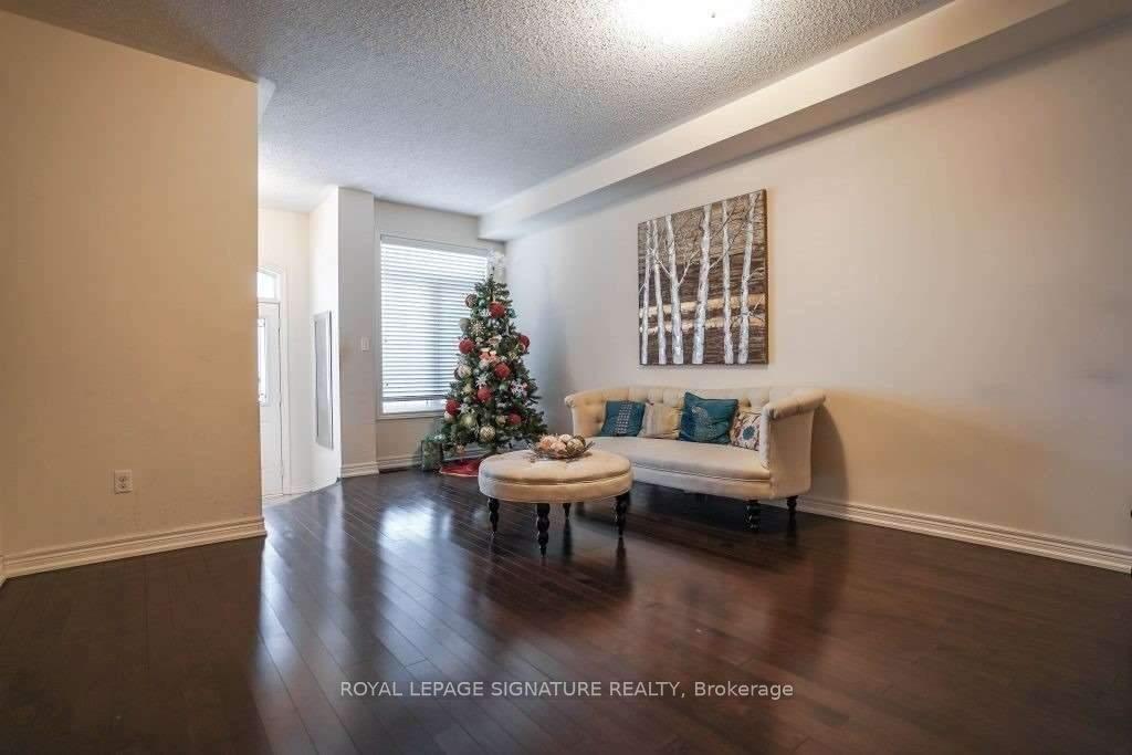 Photo 3 of 90 Christian Ritter Drive, Markham, Berczy — HOMEH