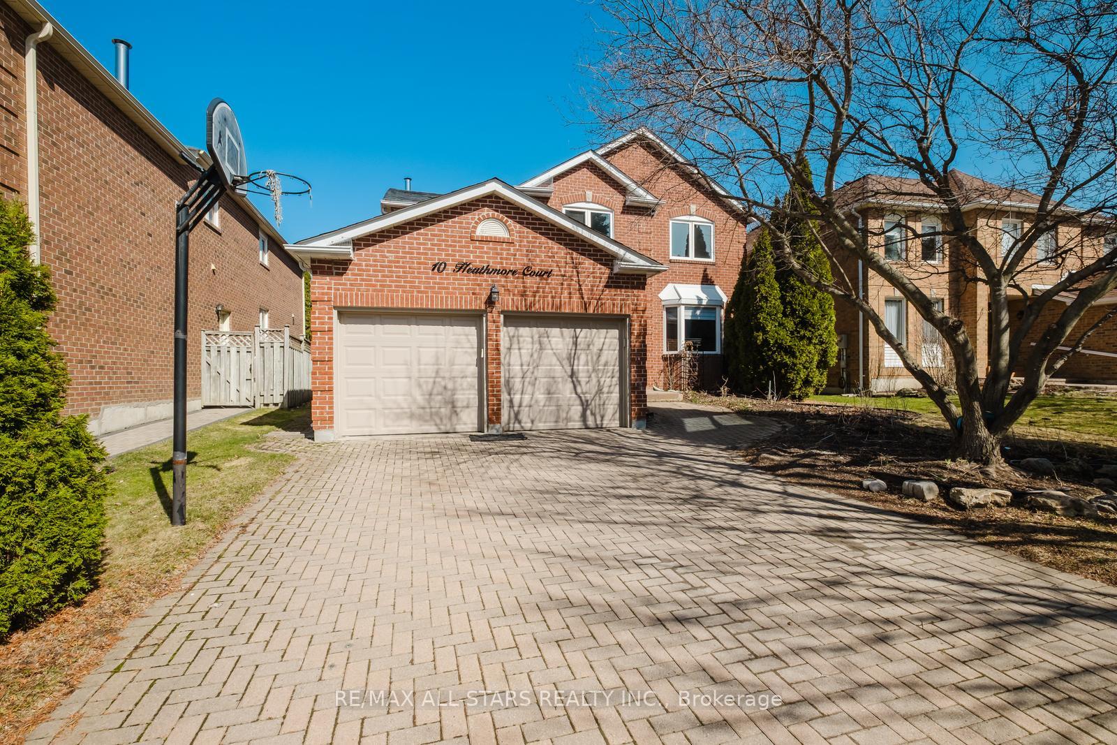 Photo 2 of 10 Heathmore Court, Markham, Unionville — HOMEH