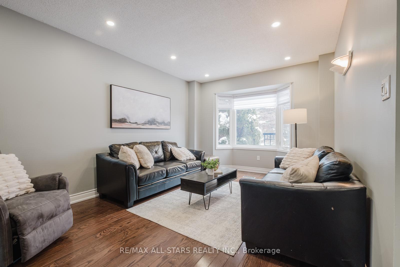 Photo 7 of 10 Heathmore Court, Markham, Unionville — HOMEH