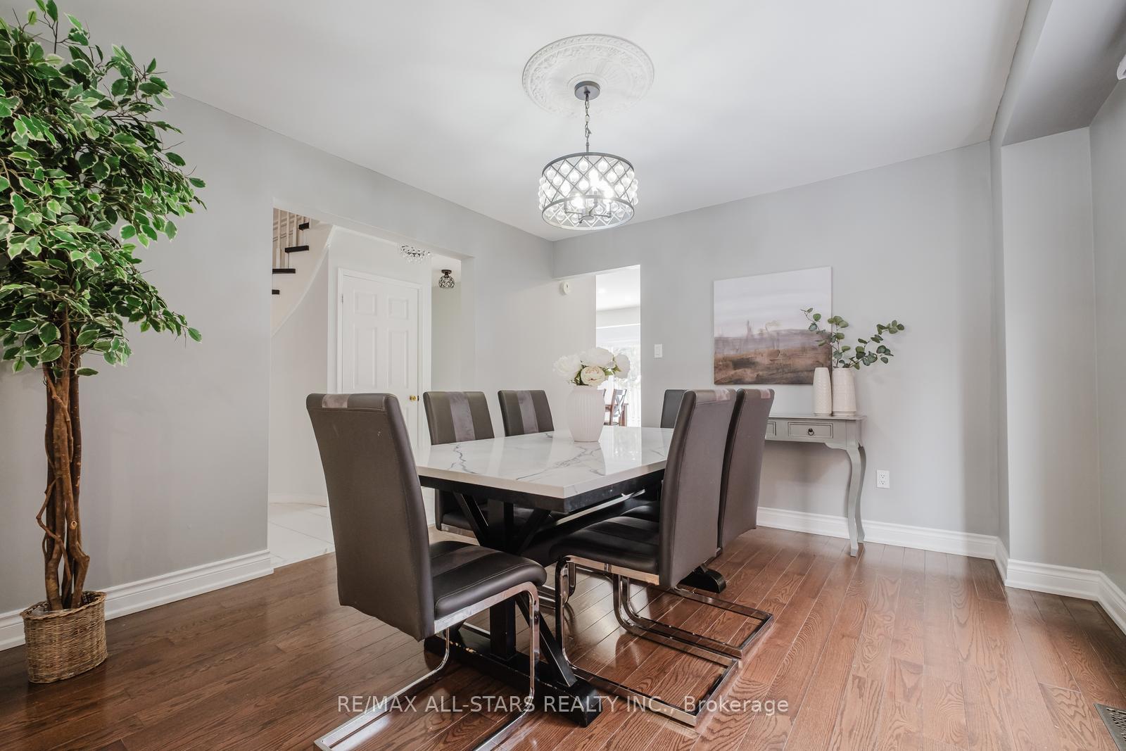 Photo 8 of 10 Heathmore Court, Markham, Unionville — HOMEH