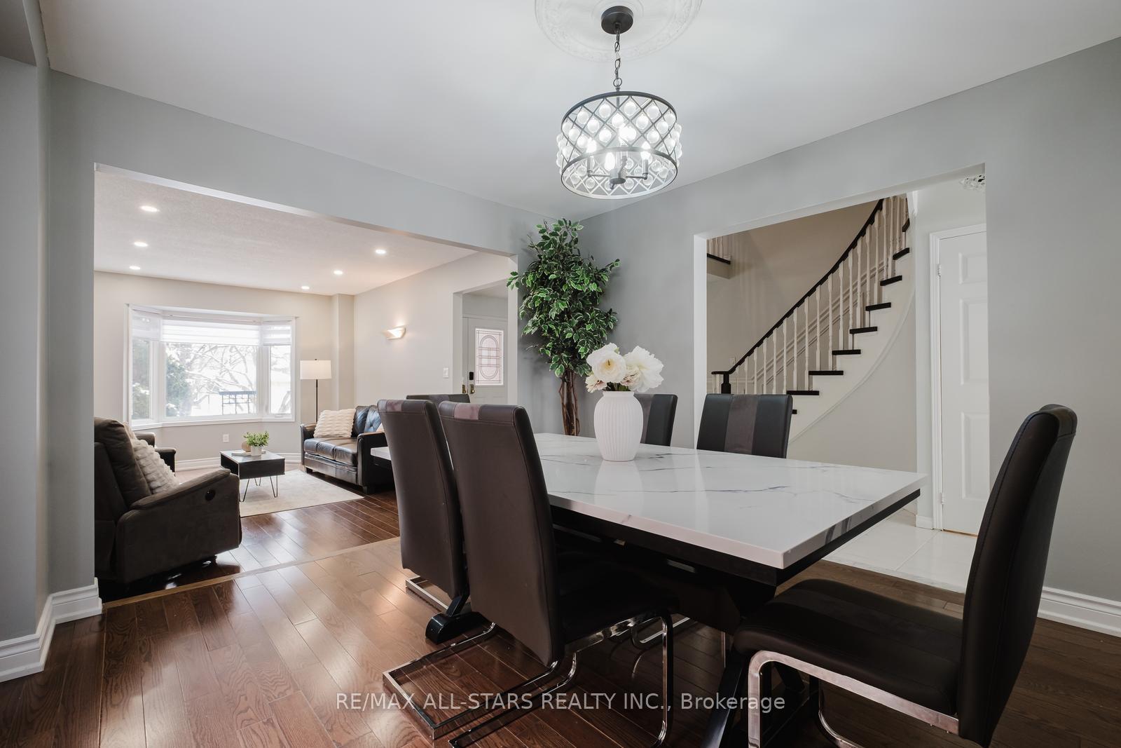 Photo 9 of 10 Heathmore Court, Markham, Unionville — HOMEH