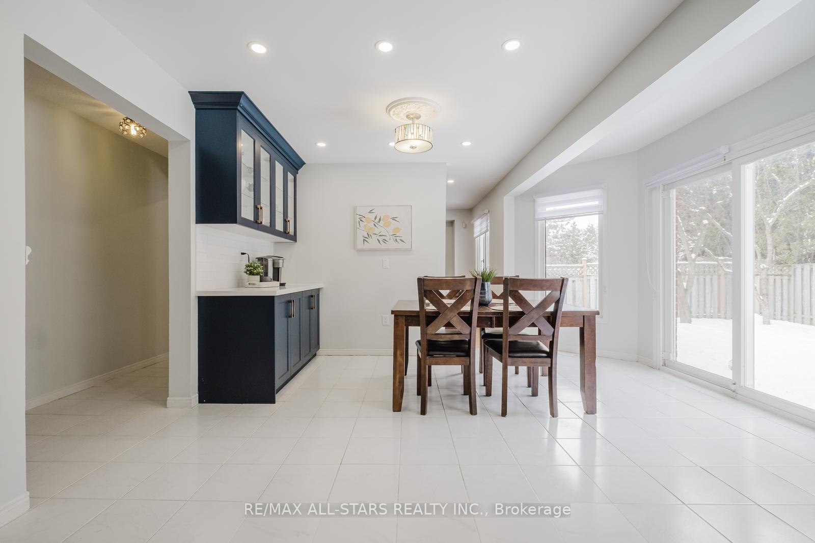 Photo 13 of 10 Heathmore Court, Markham, Unionville — HOMEH