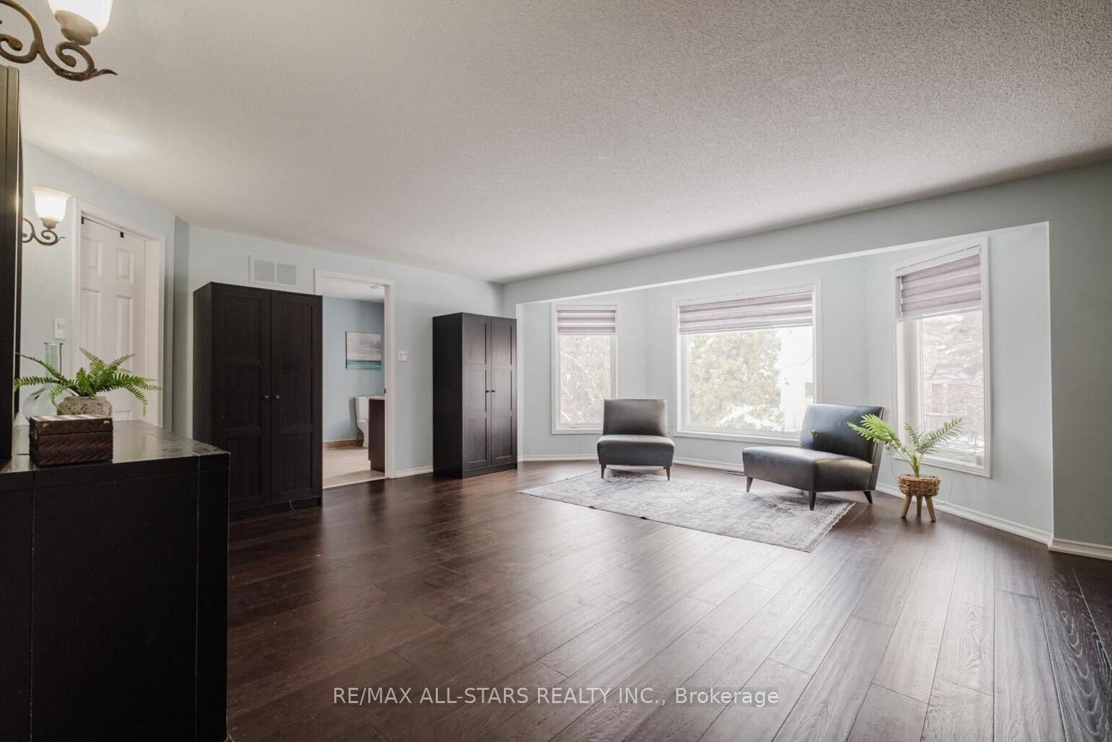 Photo 21 of 10 Heathmore Court, Markham, Unionville — HOMEH