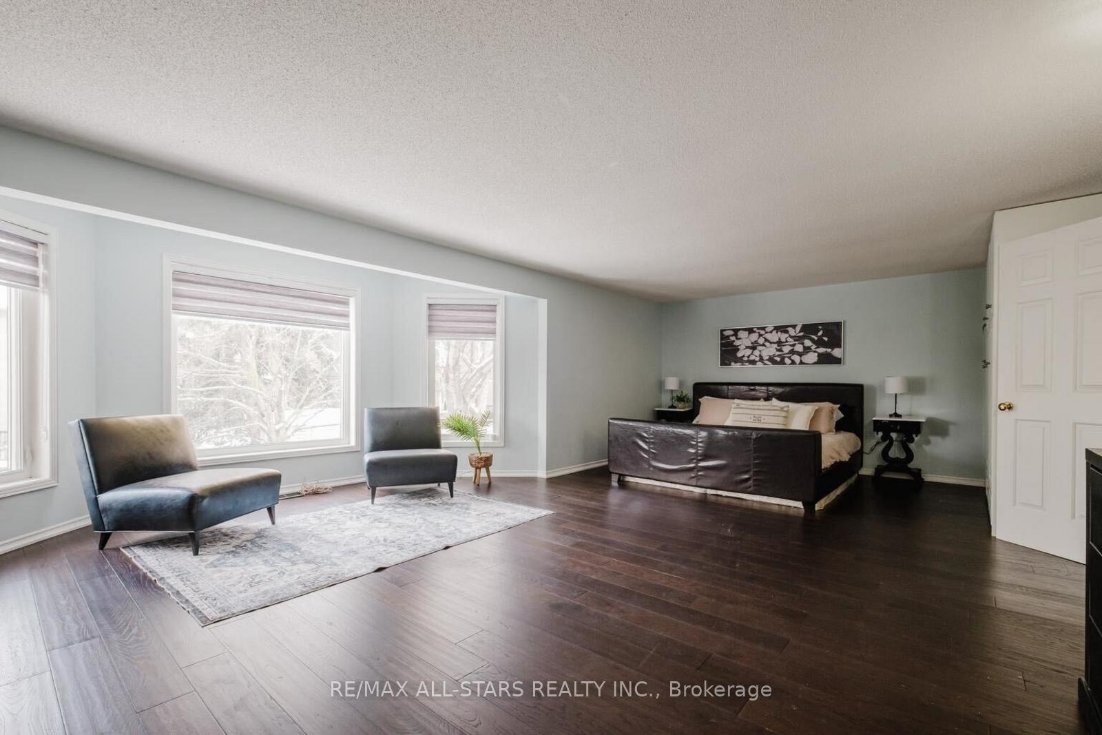 Photo 22 of 10 Heathmore Court, Markham, Unionville — HOMEH