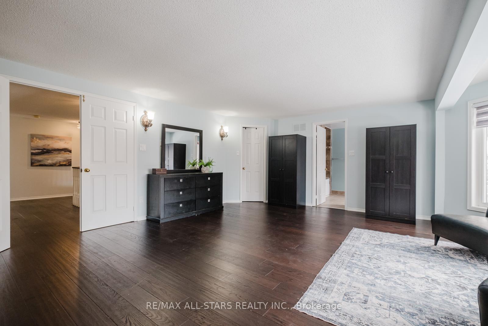 Photo 23 of 10 Heathmore Court, Markham, Unionville — HOMEH