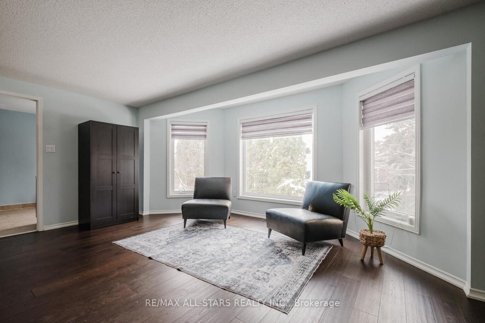 Photo 24 of 10 Heathmore Court, Markham, Unionville — HOMEH