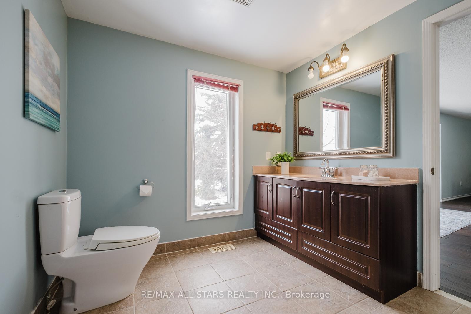Photo 25 of 10 Heathmore Court, Markham, Unionville — HOMEH