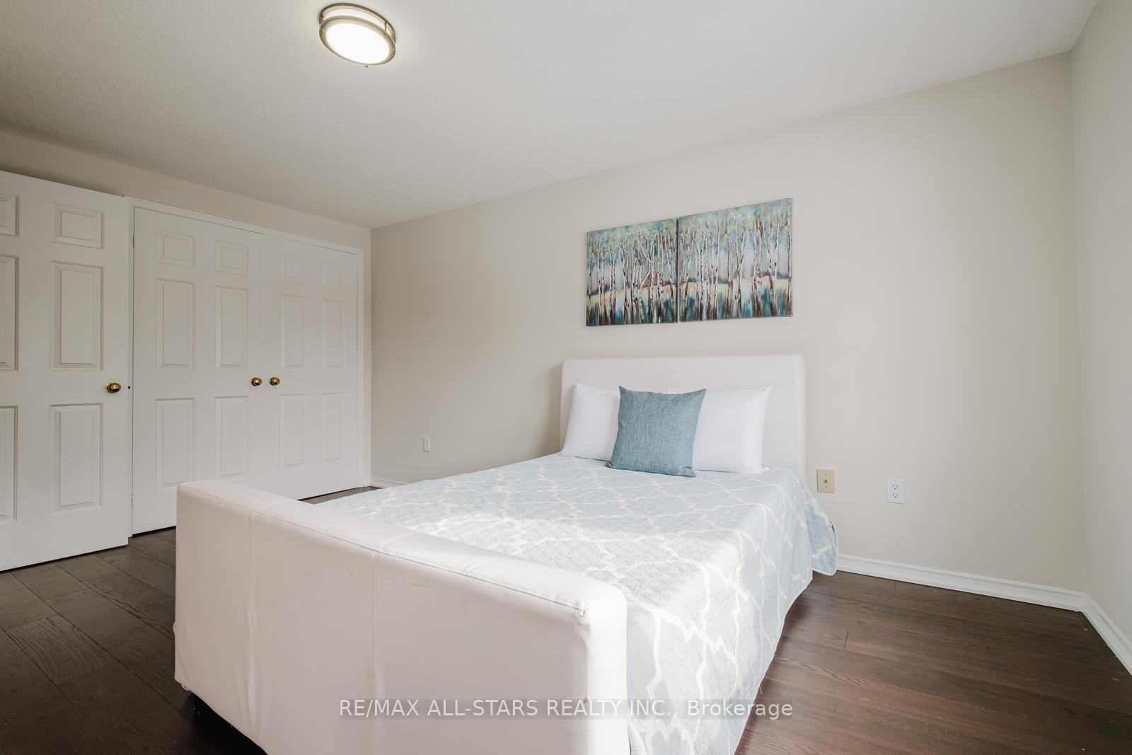 Photo 33 of 10 Heathmore Court, Markham, Unionville — HOMEH