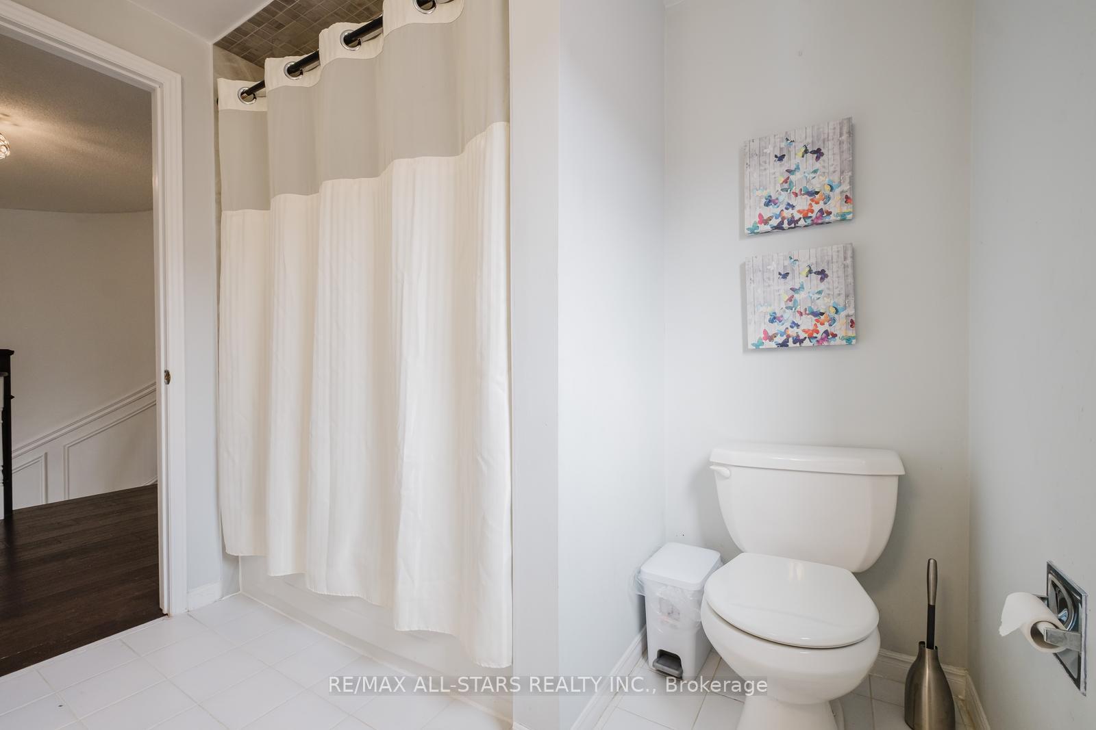 Photo 35 of 10 Heathmore Court, Markham, Unionville — HOMEH