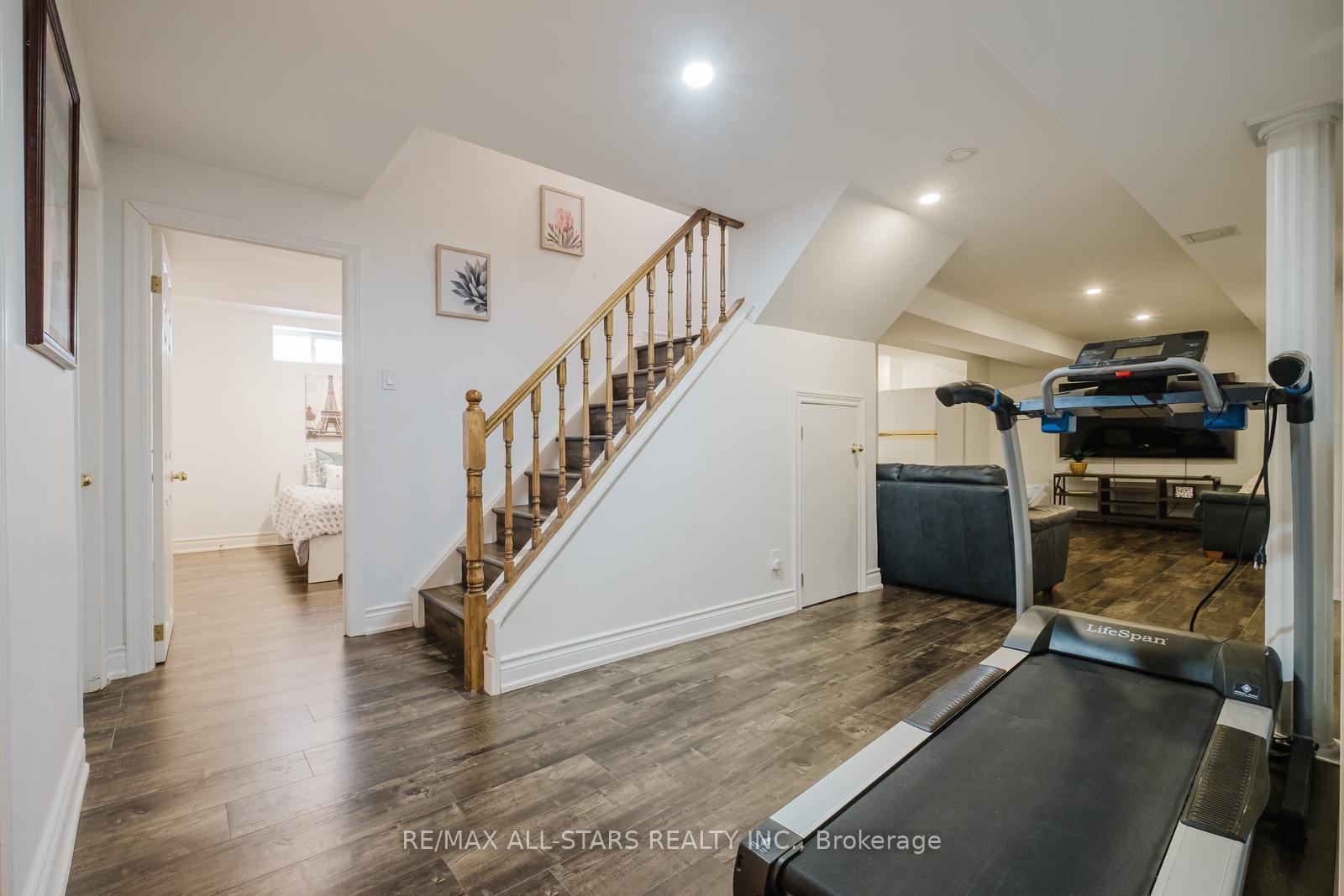 Photo 36 of 10 Heathmore Court, Markham, Unionville — HOMEH