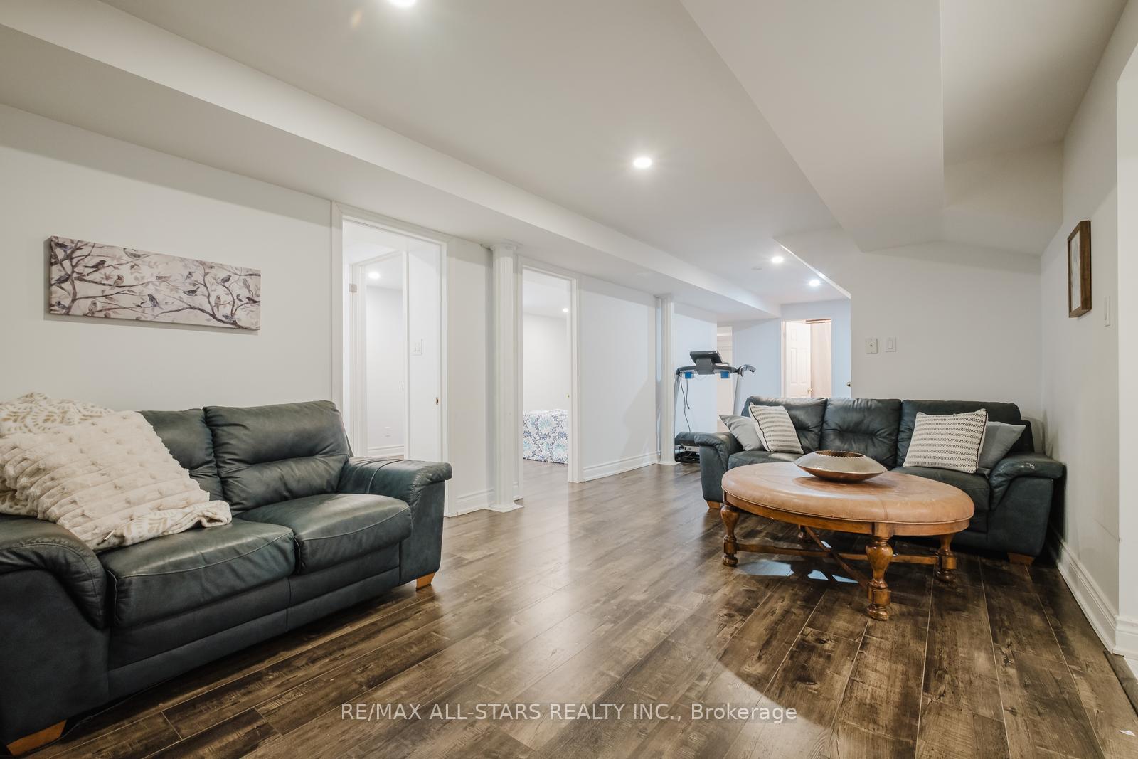 Photo 37 of 10 Heathmore Court, Markham, Unionville — HOMEH