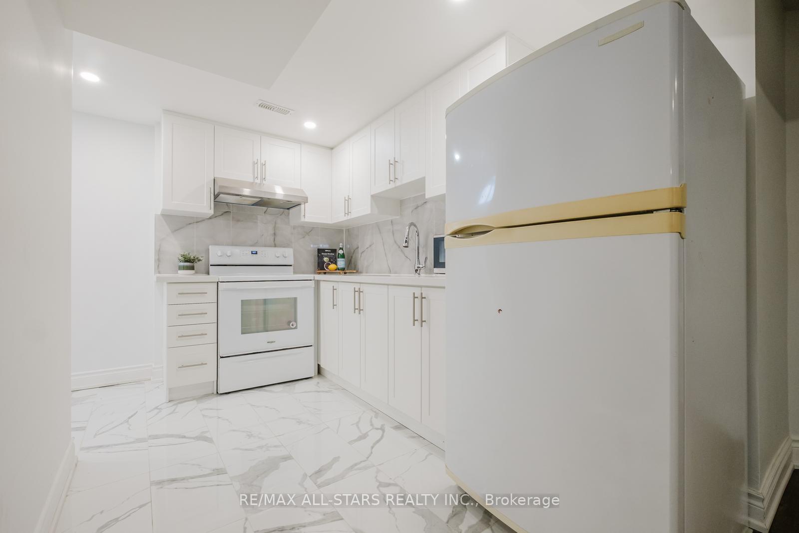 Photo 38 of 10 Heathmore Court, Markham, Unionville — HOMEH