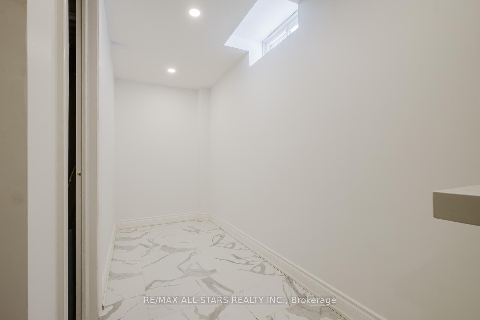 Photo 39 of 10 Heathmore Court, Markham, Unionville — HOMEH