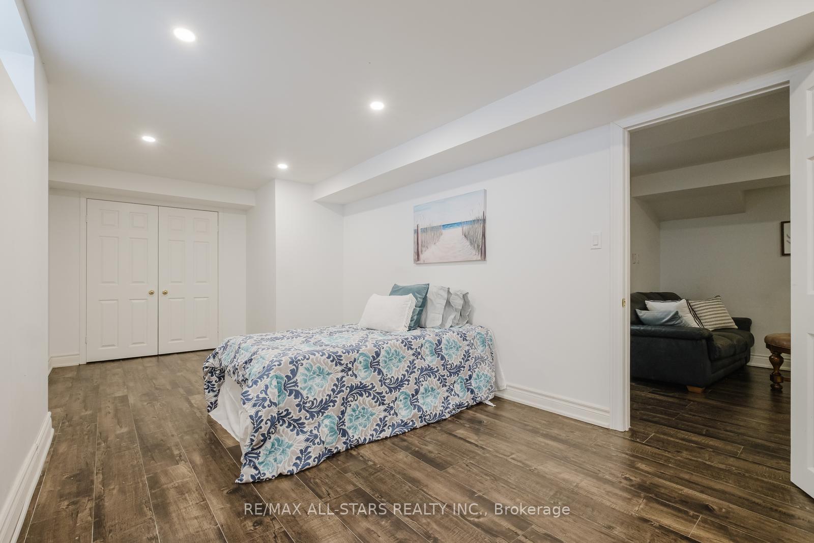 Photo 40 of 10 Heathmore Court, Markham, Unionville — HOMEH